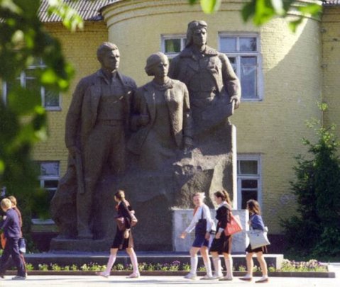 Брянск. Памятник Героям комсомольцам