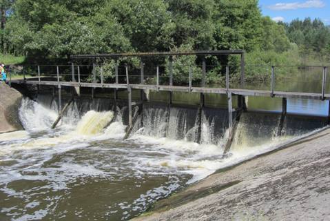 Пляж с искуственным водопадом