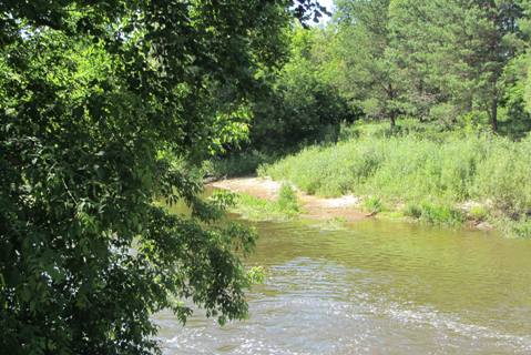 Пляж с искуственным водопадом