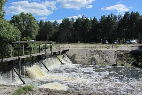 Пляж с искуственным водопадом