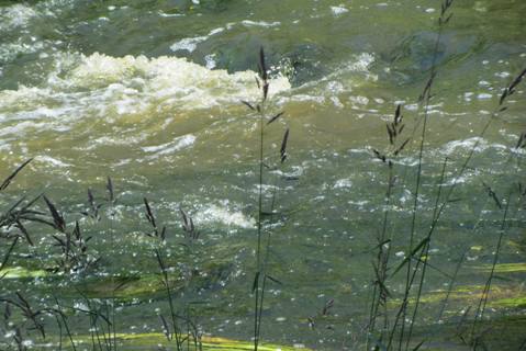 Пляж с искуственным водопадом