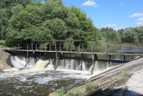 Пляж с искуственным водопадом