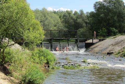 Пляж с искуственным водопадом