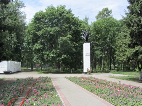 Брянск. Памятник бежицким металлургам, погибшим в годы Великой Отечественной войны