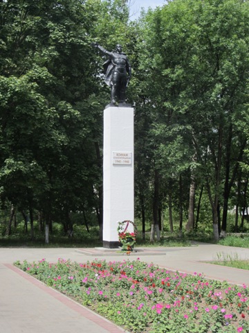 Брянск. Памятник бежицким металлургам, погибшим в годы Великой Отечественной войны