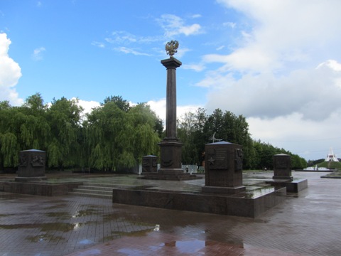 Брянск. Стела «Город воинской славы»