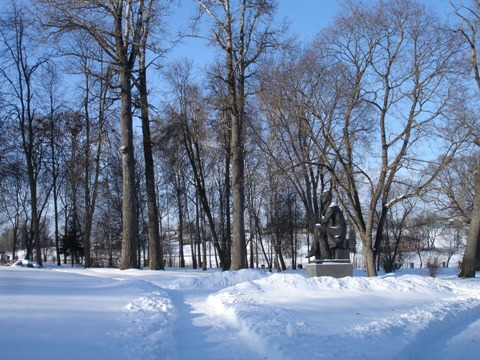 Овстуг. Памятник Ф.И. Тютчев